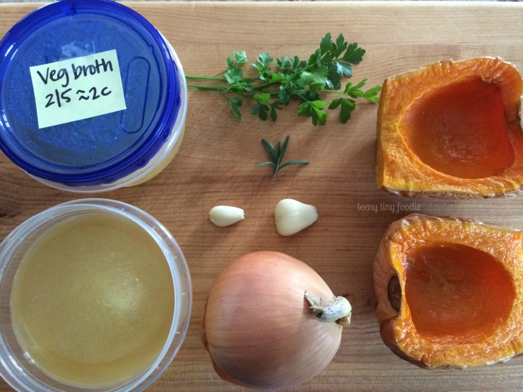 Super Easy Squash #Soup from teeny tiny foodie is a delicious #vegan meal to keep you warm this winter.