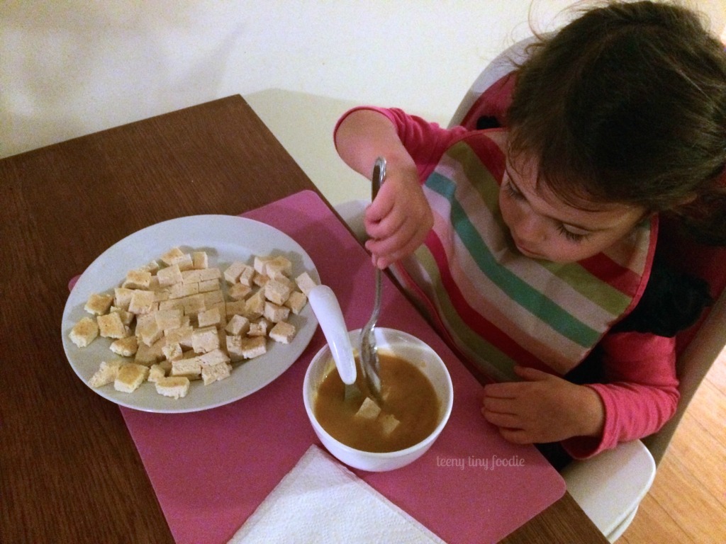 Super Easy Squash #Soup from teeny tiny foodie is a delicious #vegan meal to keep you warm this winter. Add "mix ins" like seared tofu or croutons to get your toddler to eat it all up!