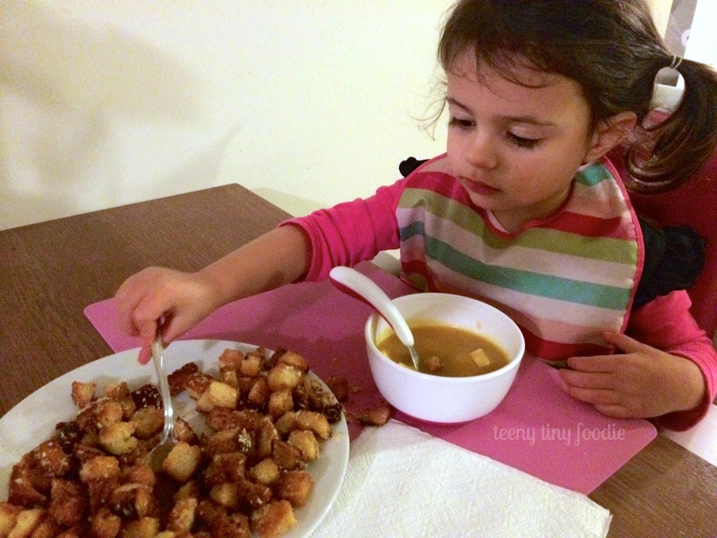 Super Easy Squash #Soup from teeny tiny foodie is a delicious #vegan meal to keep you warm this winter. Add "mix ins" like seared tofu or croutons to get your toddler to eat it all up!