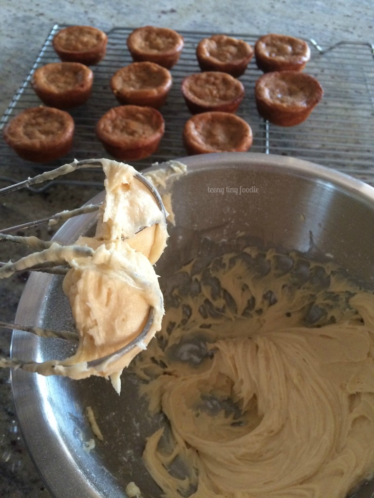 Carrot Cake Muffins with Very Vanilla Frosting by teeny tiny foodie are a #delicious #treat you can make with your kids. #kidsinthekitchen #toddlerscancook #KidsCookMonday