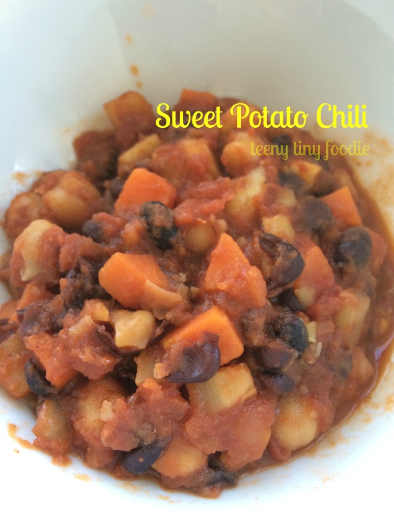 Sweet Potato Chili from teeny tiny foodie is an #easy #vegan #make #ahead #recipe for your #Superbowl #party!
