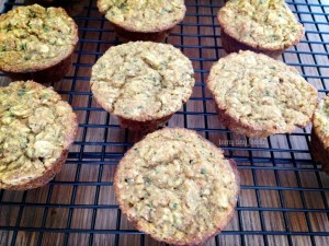 These Apple Spinach Mini Muffins from teeny tiny foodie is one of 5 easy breakfast recipes you can make ahead of time. They are so easy to make that your kids can help you too! #teenytinyfoodie